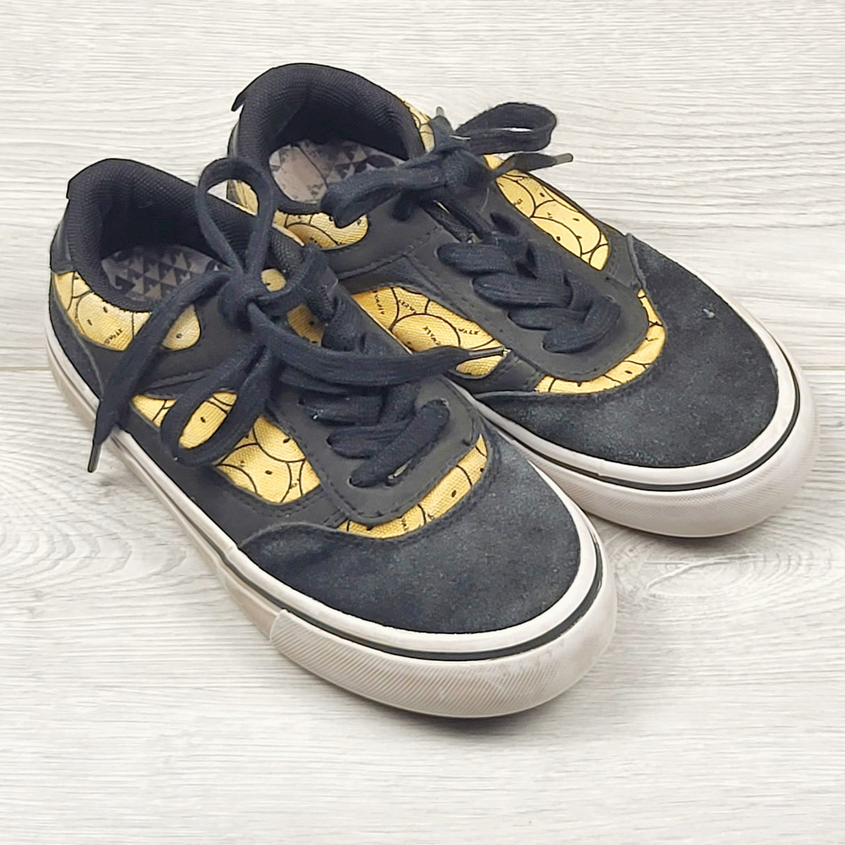 ACRF1 - Airwalk black skate shoes with smiley faces. Youth size 1