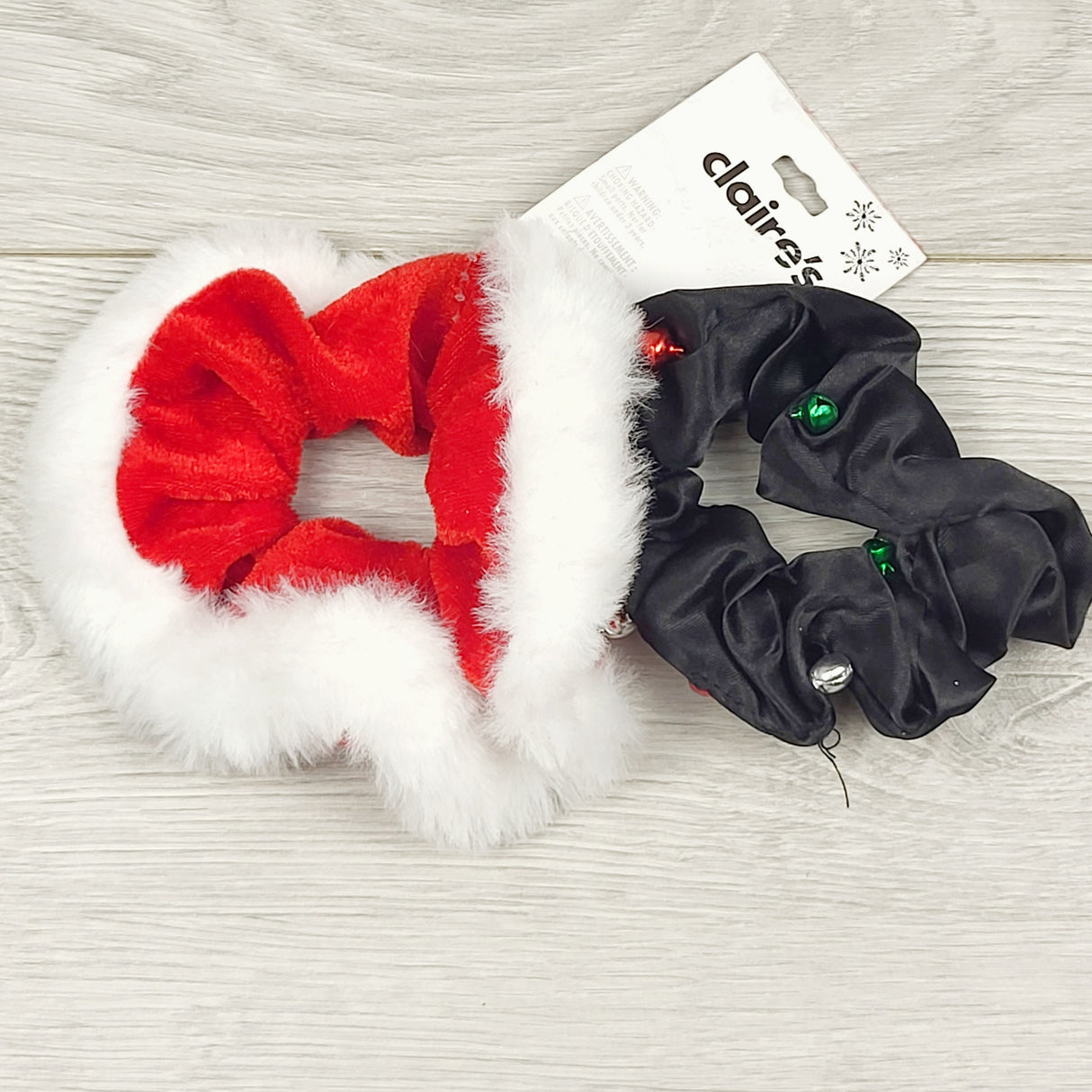 CKFT1 - NEW - Claire's 2-pack of holiday scrunchies