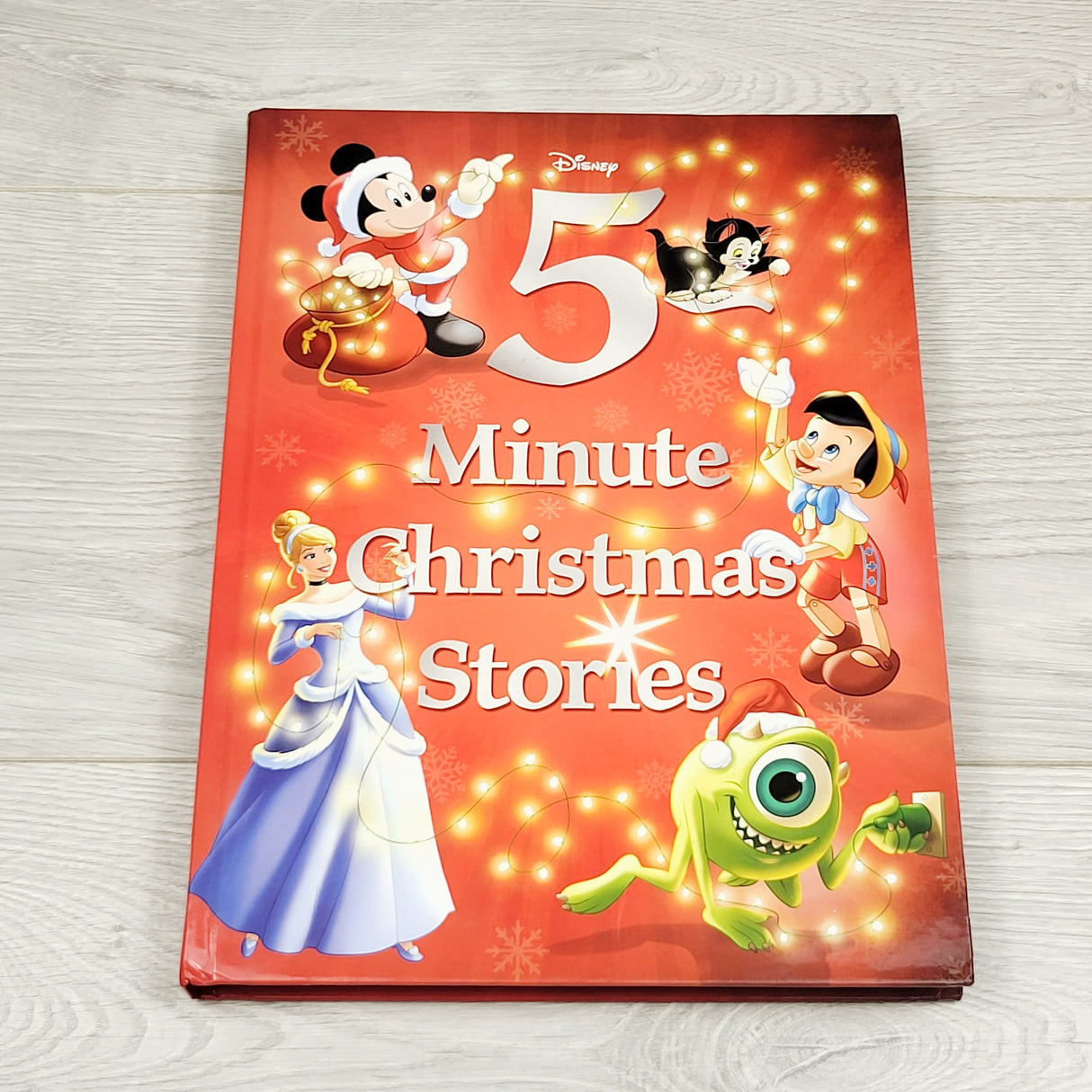 CKFT1 - Disney 5 Minute Christmas Stories. Hardcover book. Local pick up or delivery only