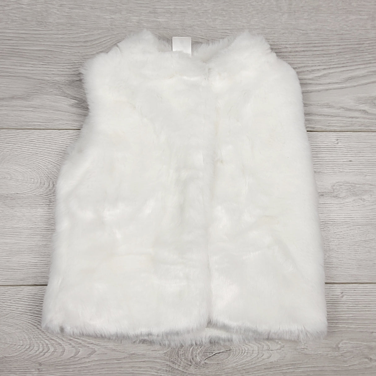 BVRN1 - Carters white faux fur vest. Size 2T