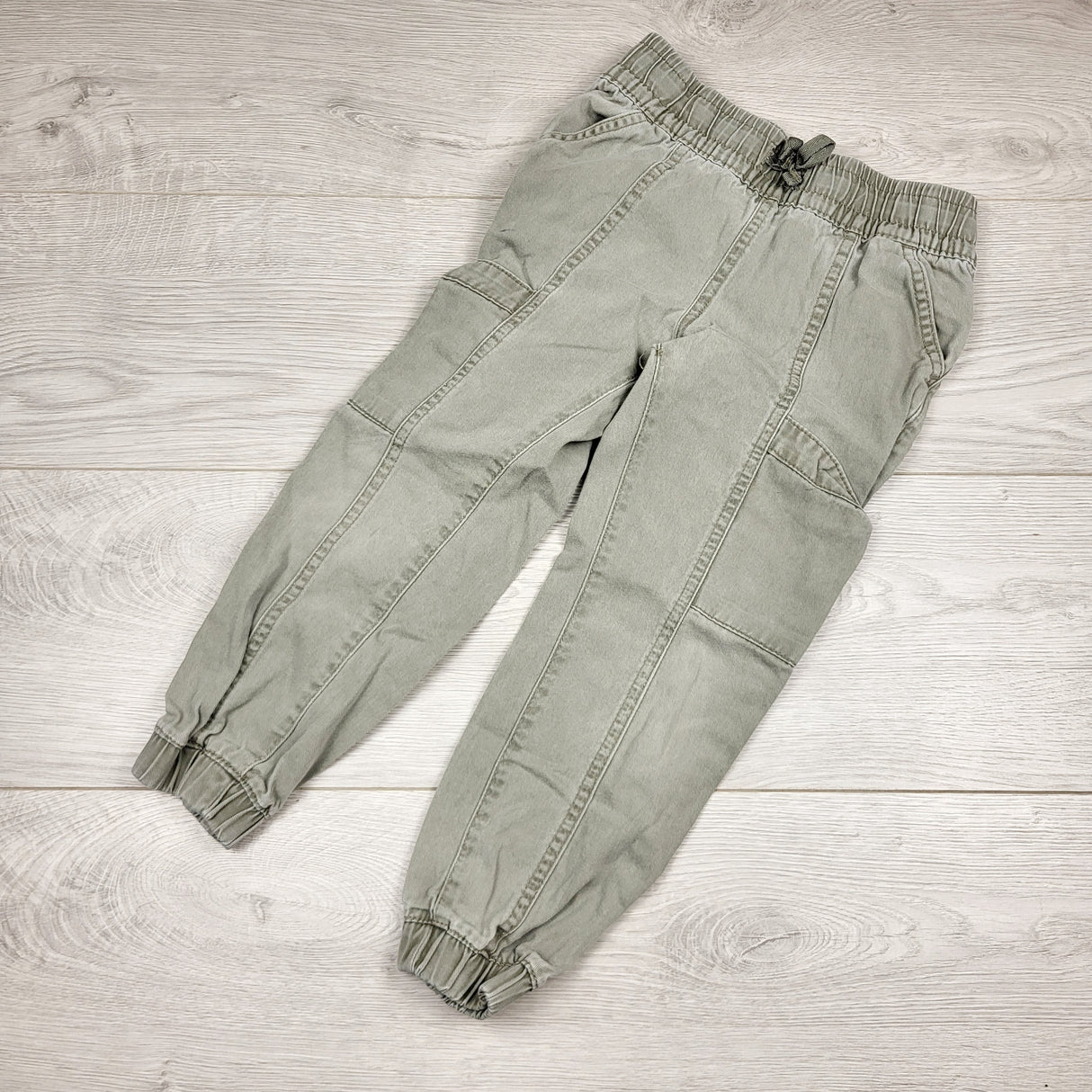 BVRN1 - Oshkosh olive green canvas joggers. Size 5T