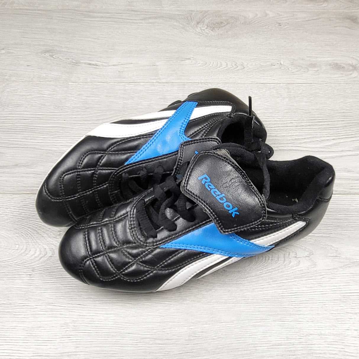 CHDY1 - Reebok soccer cleats. Youth size 7