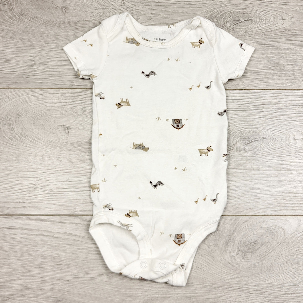 LMAC2 - Carters white farmyard bodysuit. Size 6 months