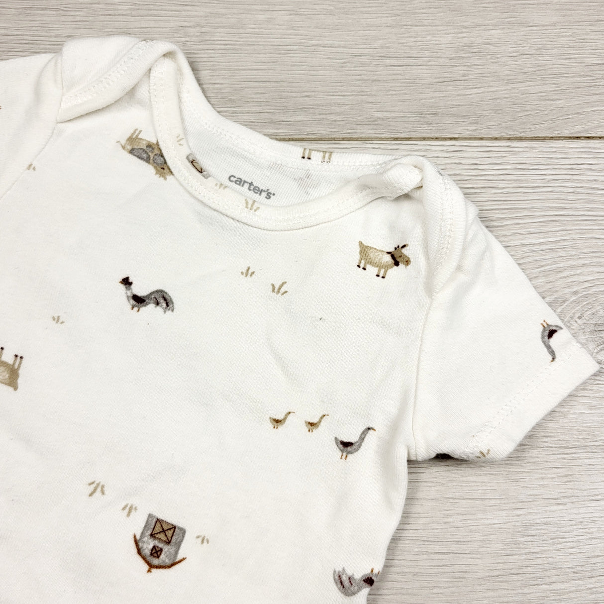 LMAC2 - Carters white farmyard bodysuit. Size 6 months