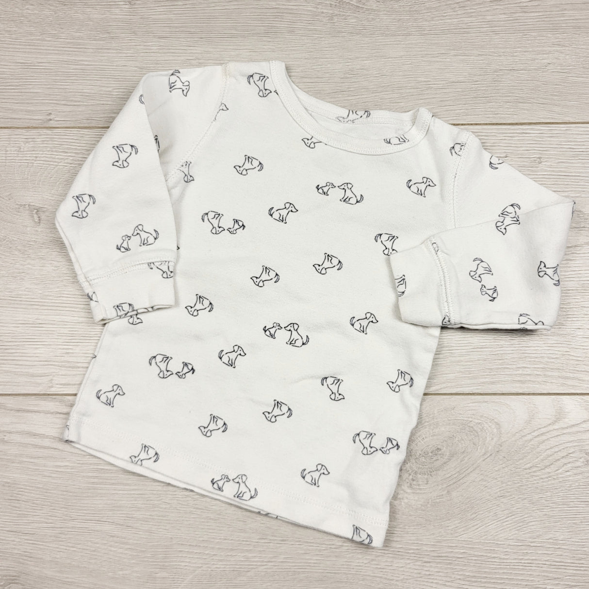 LMAC22 - Carters white long sleeved top with dogs. Size 6 months