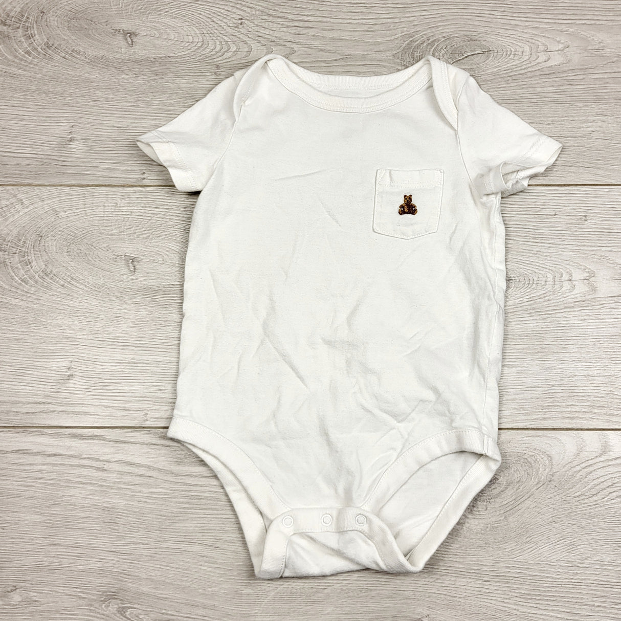 LMAC22 - Gap white bodysuit with pocket. Size 6-12 months