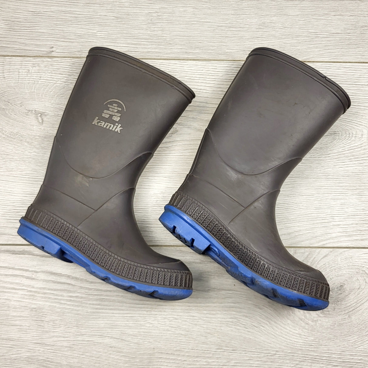 KTML1 - Kamik grey rain boots. Size 8