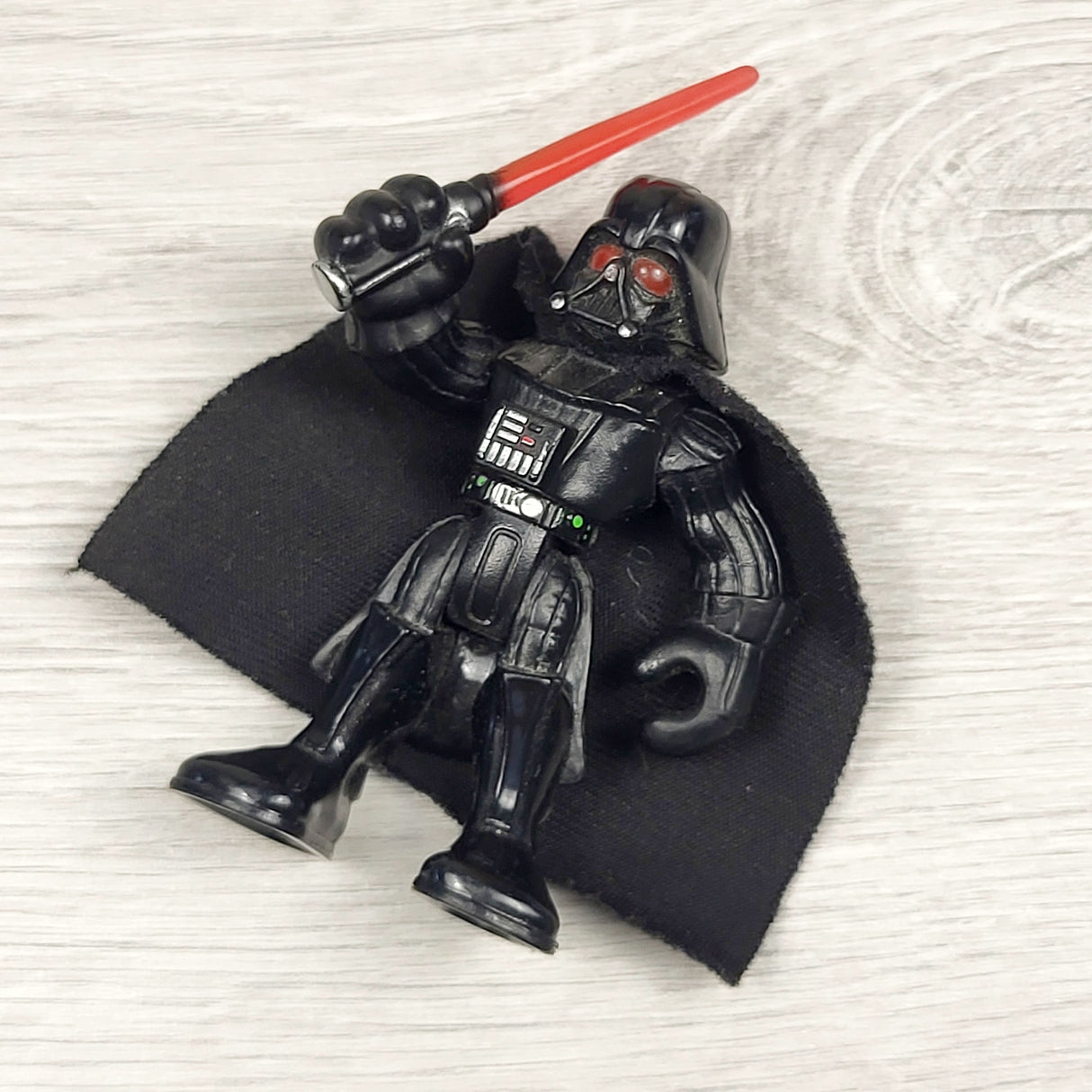 CBT2 - Star Wars small Darth Vader figure