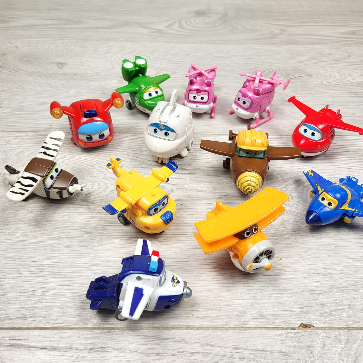 CBT2 - Lot of 5 inch Super Wings transforming toys