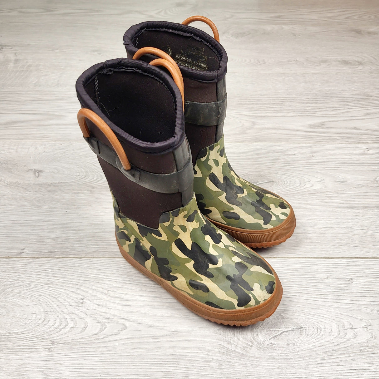 JMCL2 - Camouflage neoprene rain boots. Size 7