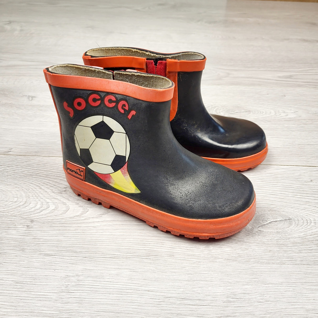 JMCL2 - Momo Baby ankle rain boots with soccer ball.  Size 7