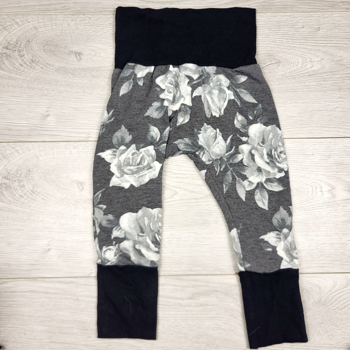 DMKY22 - Urban Baby Apparel floral print pants. Size 3-12 months