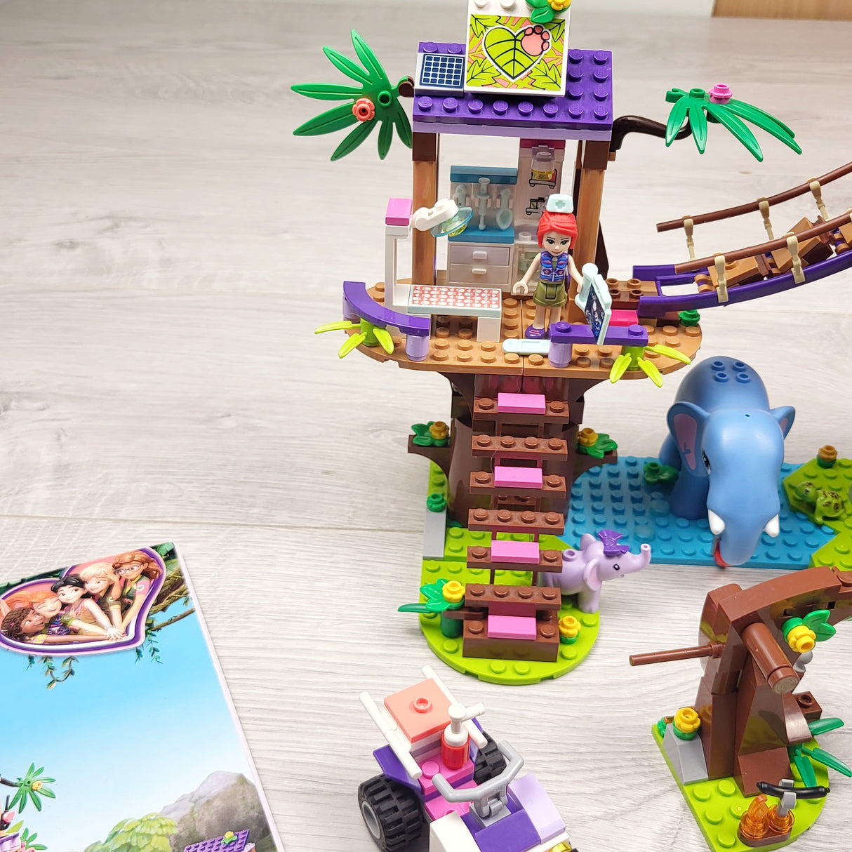 ZPXT3 - LEGO Friends Jungle Rescue Base.