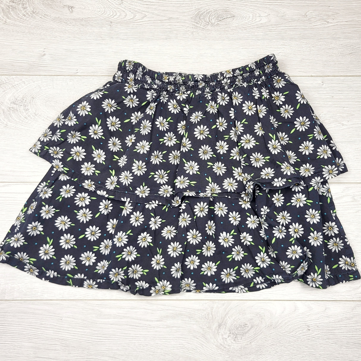 JDUN1 - Old Navy black tiered floral print skirt. Size 10/12