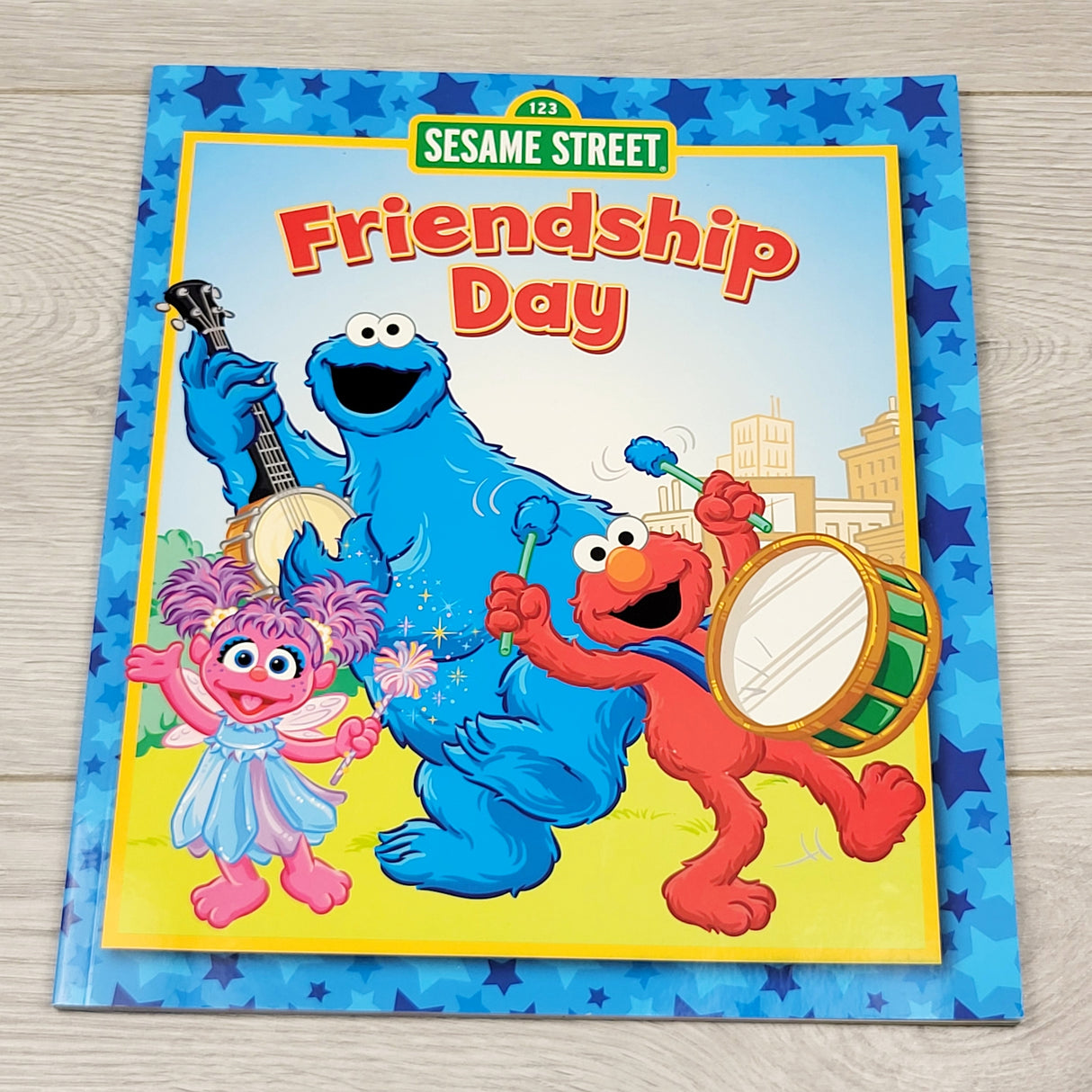 STFT2 - Sesame Street Friendship Day. Soft cover book