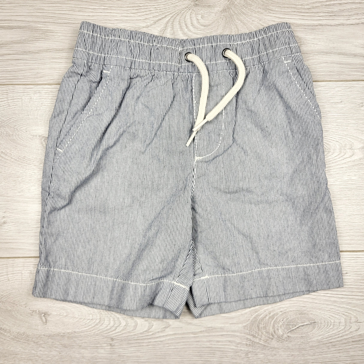 PETP1 - Gap pin striped drawstring shorts. Size 3T