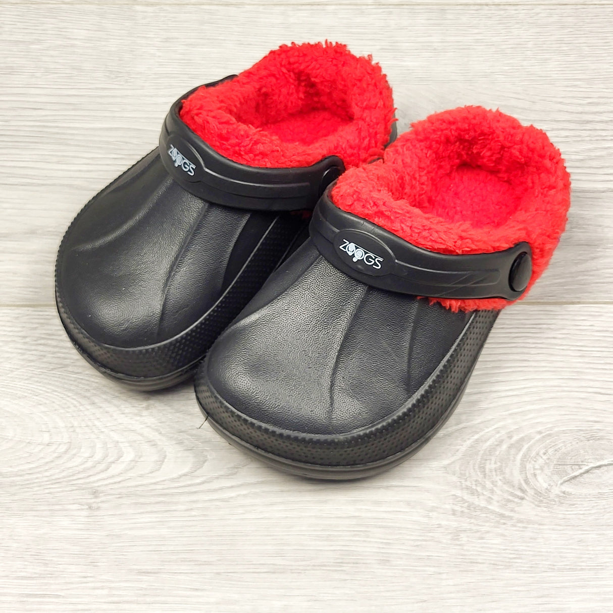 KHEN1 - Zoogs fur lined clogs. Size 8