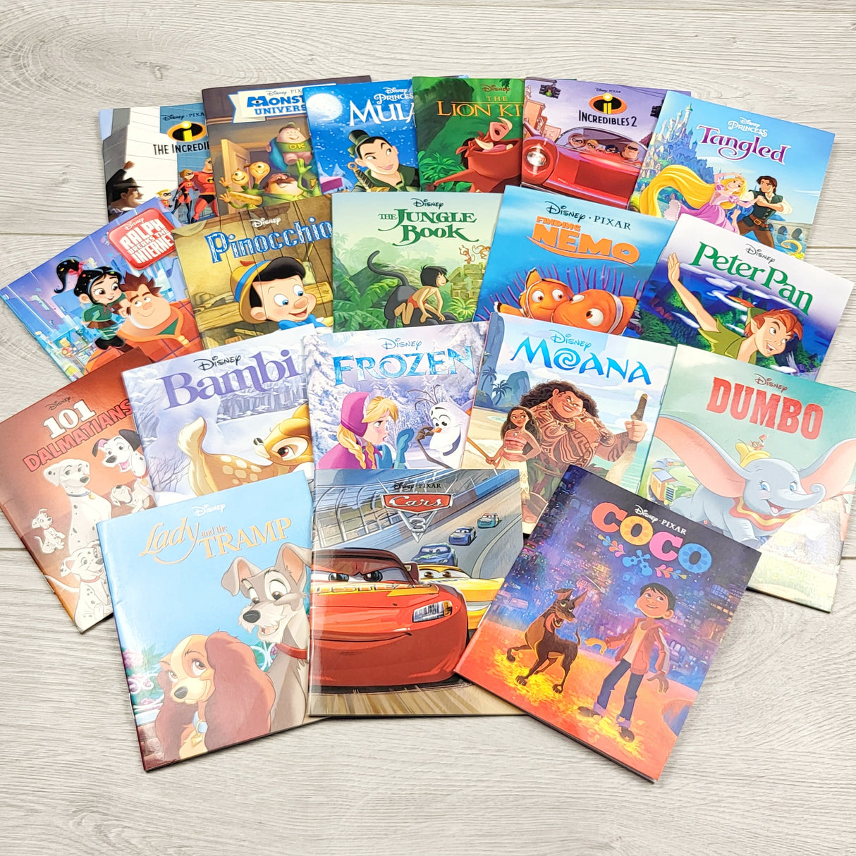 JKZ2 - Lot of soft cover Disney mini books