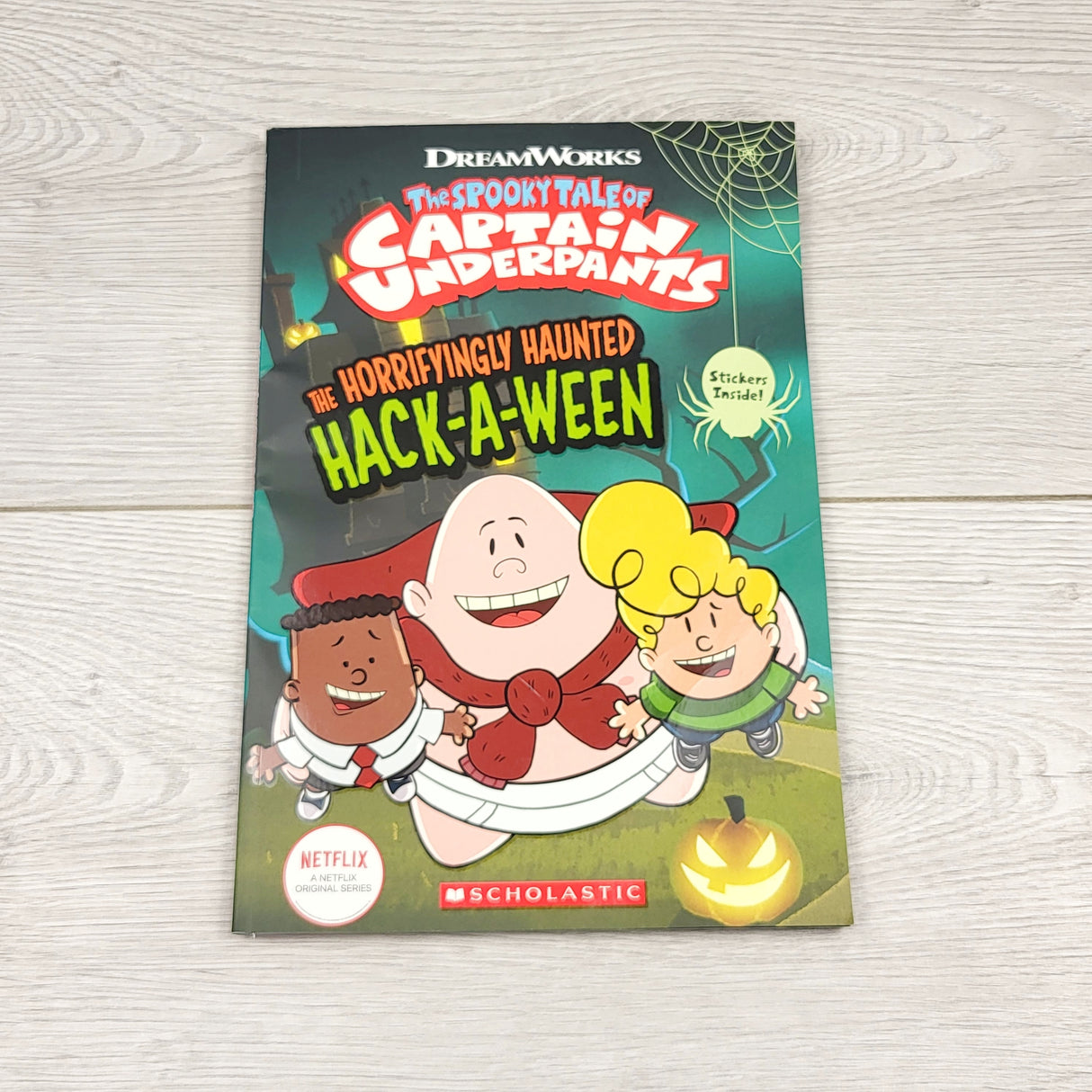 JKZ2 - The Spooky Tale of Captain Underpants: The Horrifyingly Haunted Hack-a-ween. Soft cover full colour graphic novel