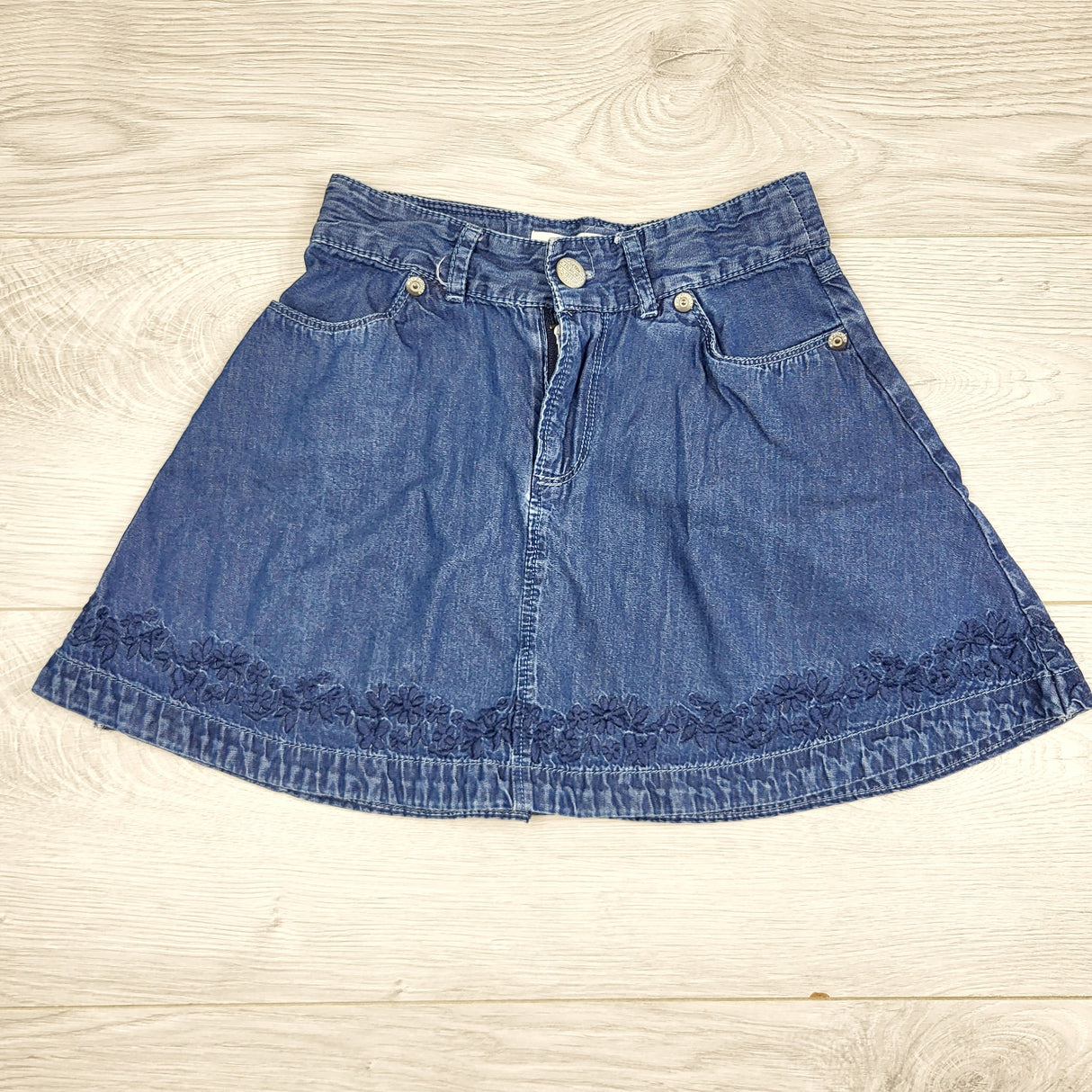 KHEN2 - Cherokee denim look skirt. Size 6/6X