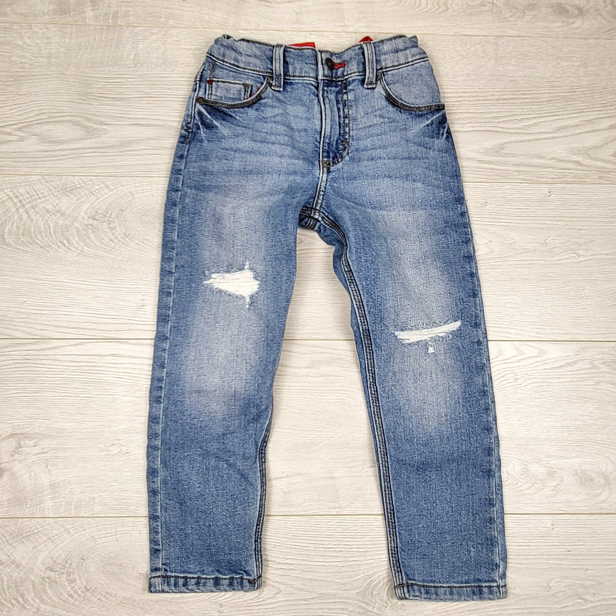 KJHN1 - Wrangler distressed jeans. Size 5T