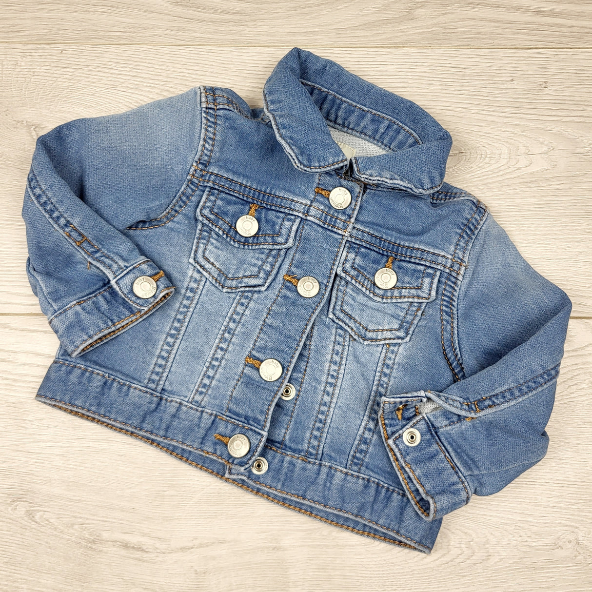 KJHN1 - Oshkosh denim jacket with snap buttons. Size 12 months