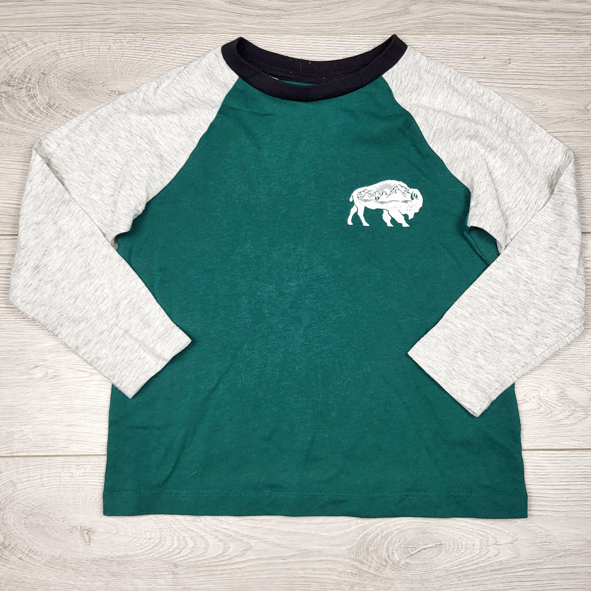 JFAR1 - Old Navy green and grey raglan top. Size 5T