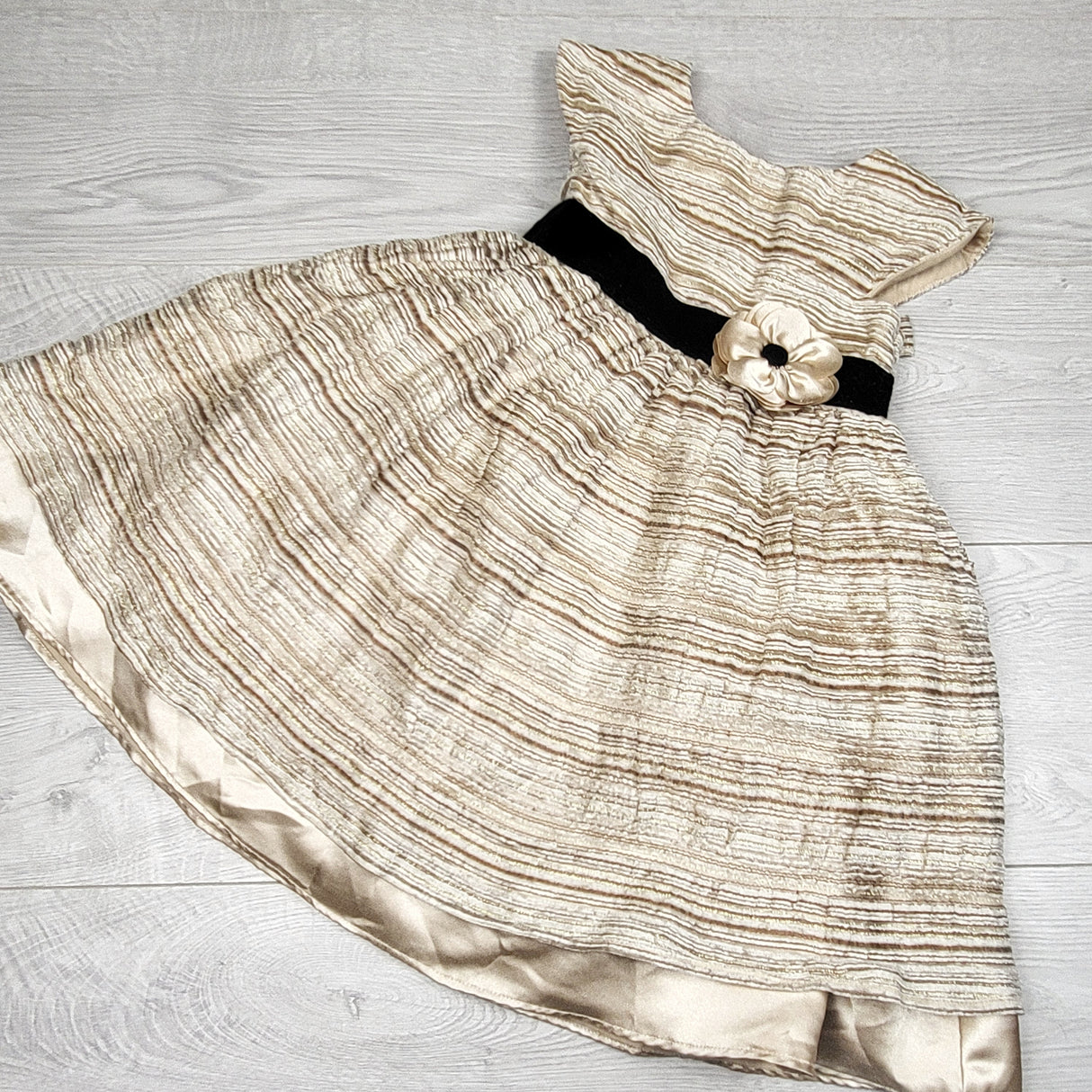 CCWD1 - Jona Michelle gold special occasion dress. Size 4T