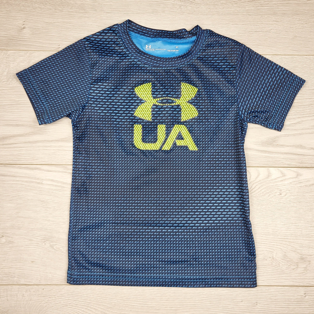 THNG1 - Under Armour blue heat gear active t-shirt. Size 3T