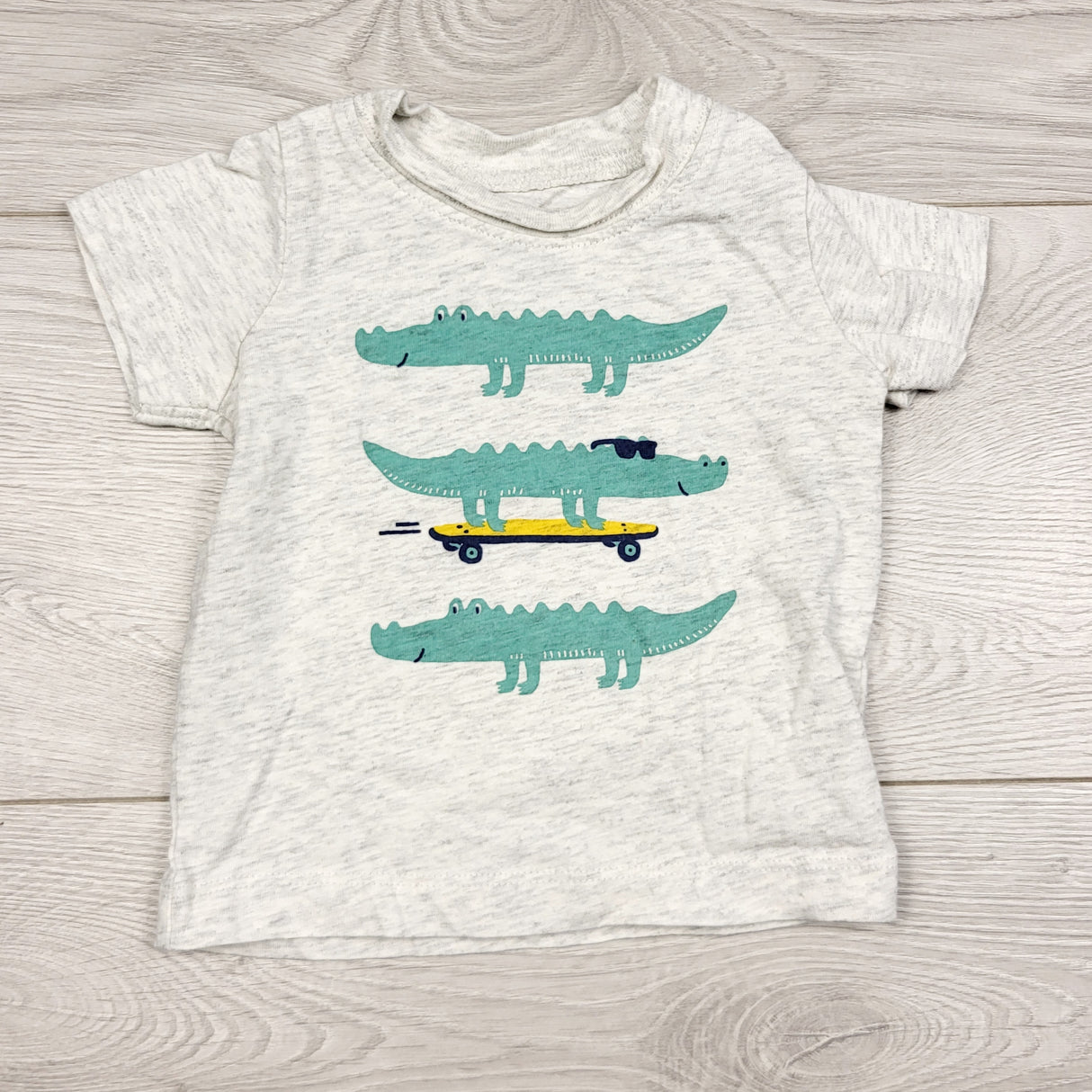 THNG21 - Carters grey t-shirt with alligators. Size 3 months