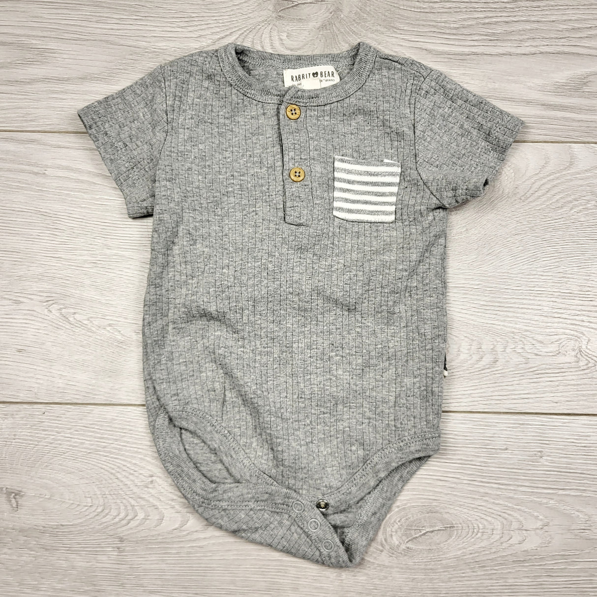 THNG21 - Rabbit + Bear grey ribbed bodysuit. Size 3-6 months