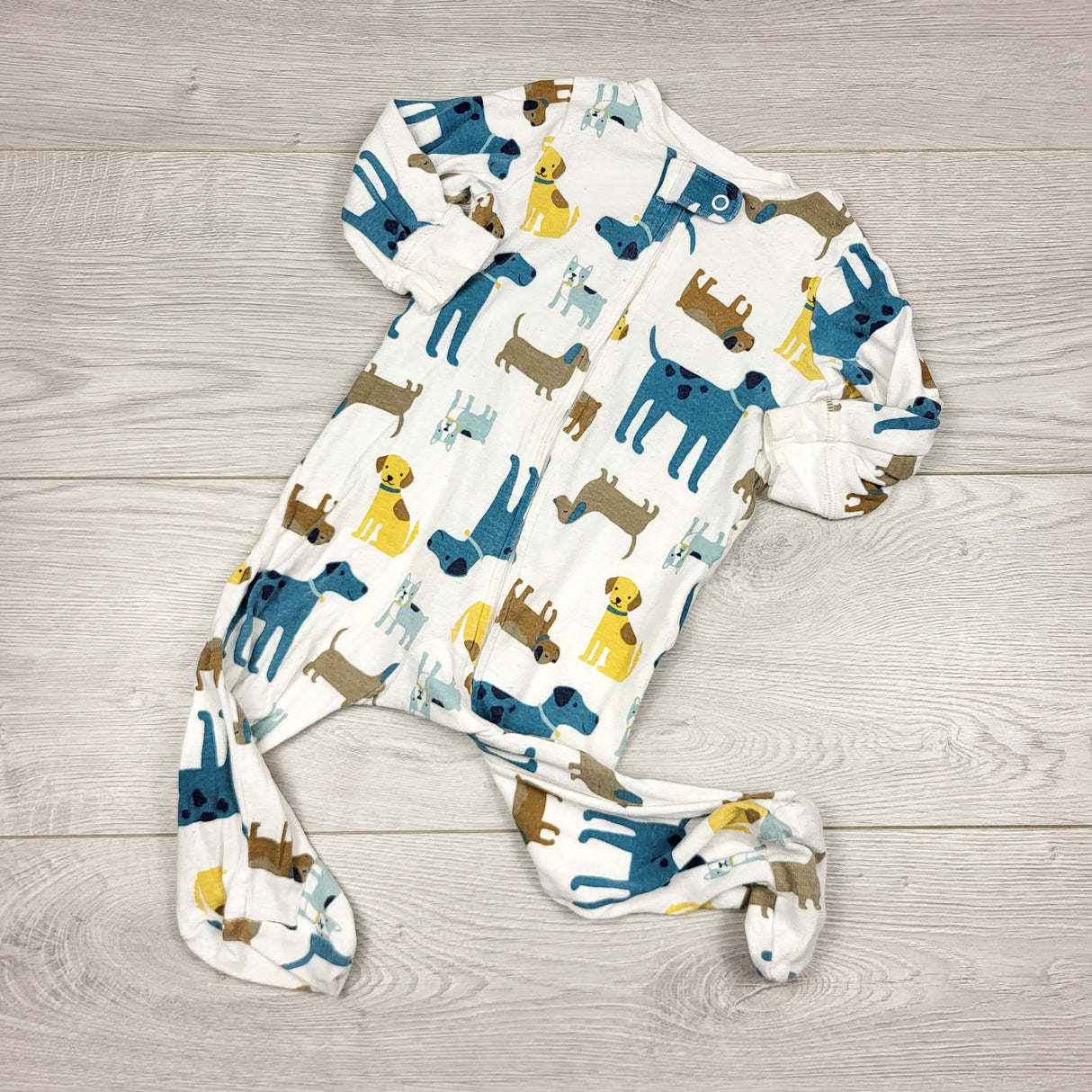 THNG21 - Carters white zippered cotton sleeper with dogs. Size 9 months