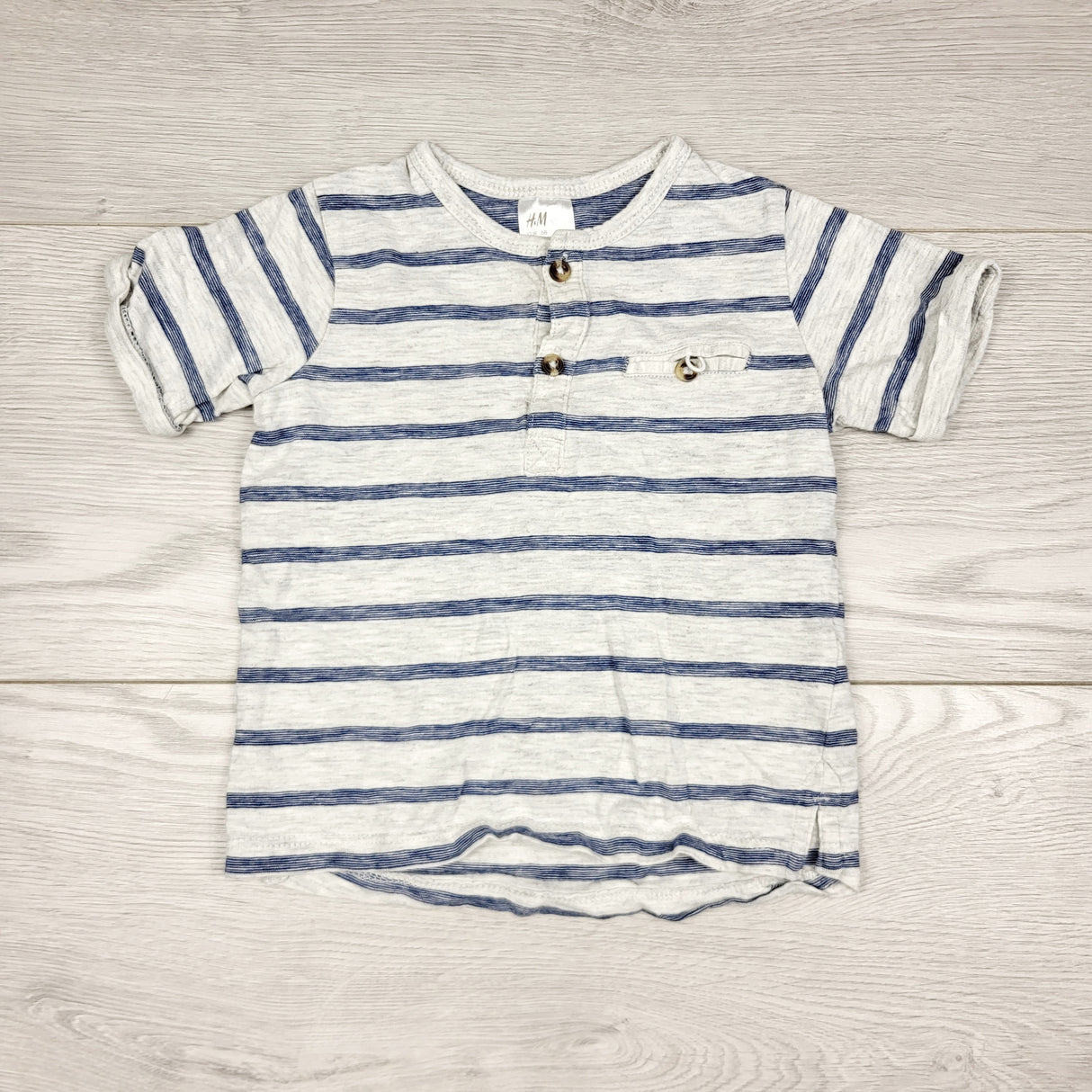 THNG21 - H and M grey and blue striped t-shirt. Size 4-6 months