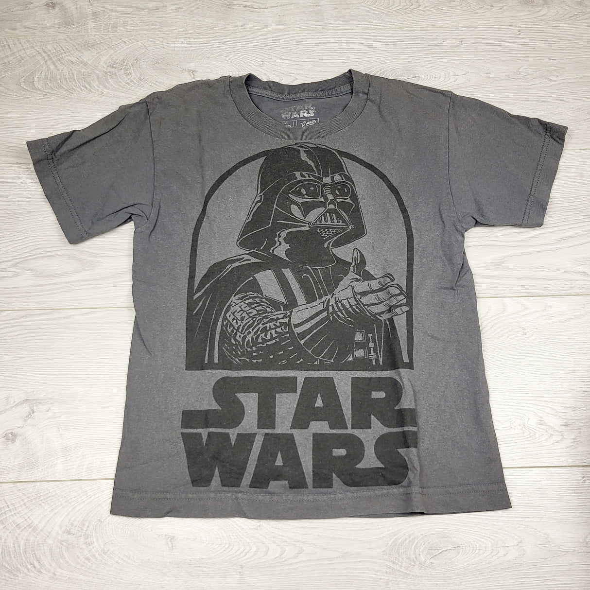 ATER1 - Stars Wars grey Darth Vader t-shirt. Size small (6/7ish)