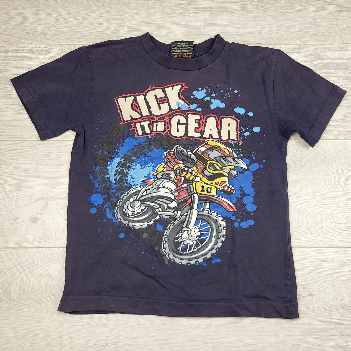 ATER1 - Fast Track "Kick it in Gear" t-shirt. Approx size 6/7