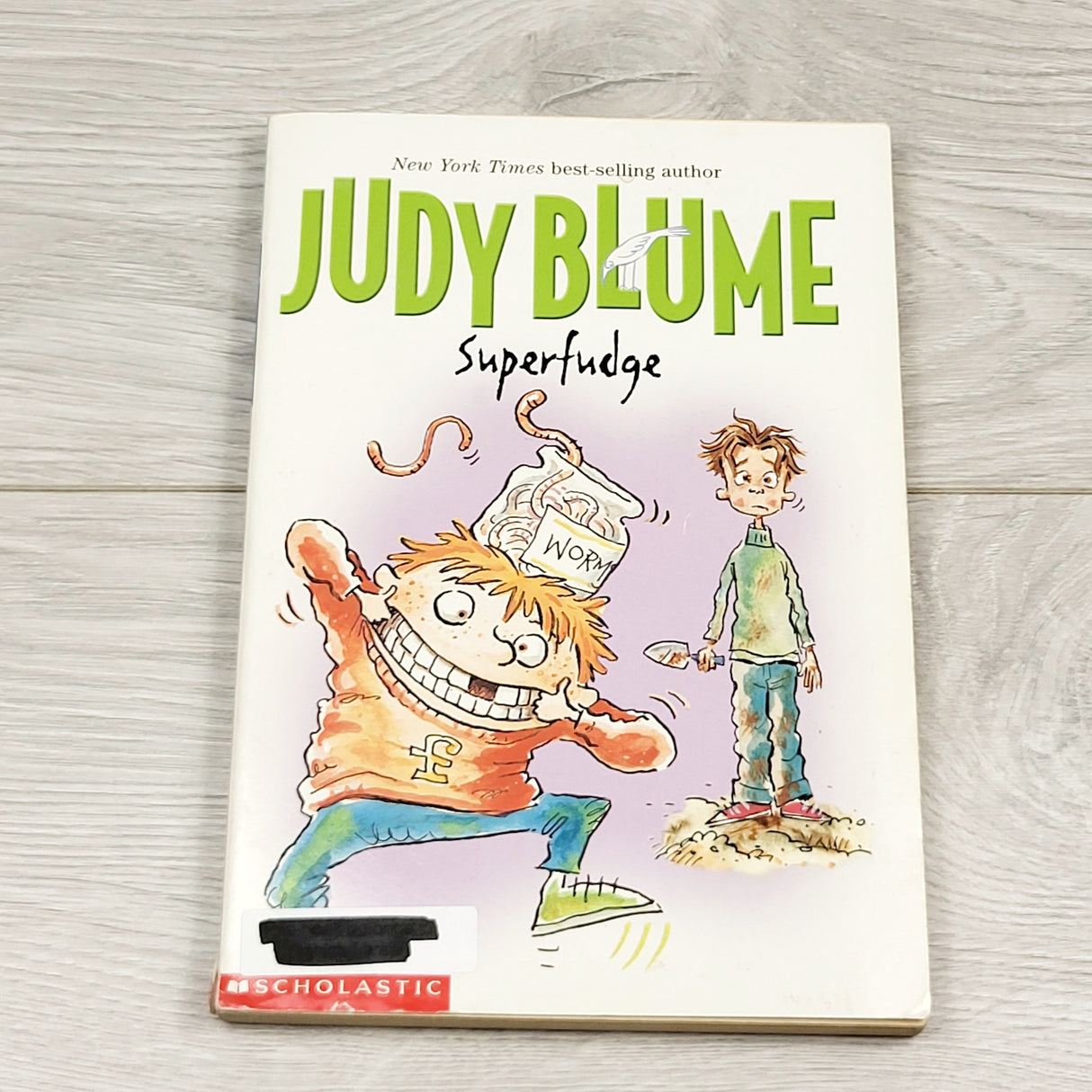 JLSN1 - Superfudge. Soft cover Judy Blume chapter book