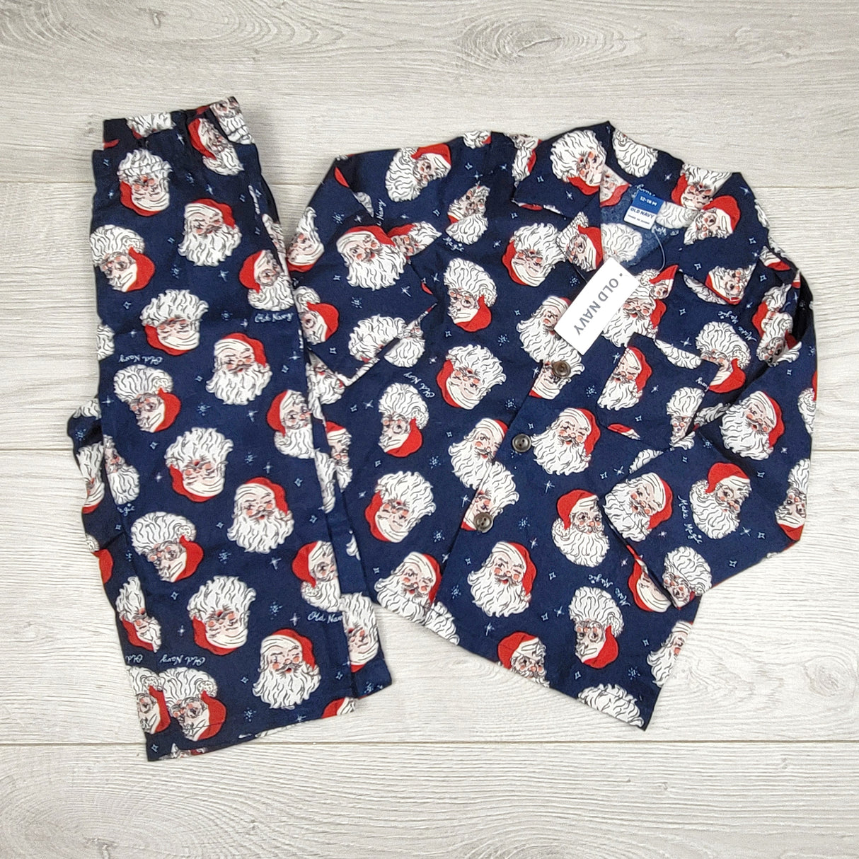 RZA1 - NEW - Old Navy 2pc button down PJs with Santas. Size 12-18 months