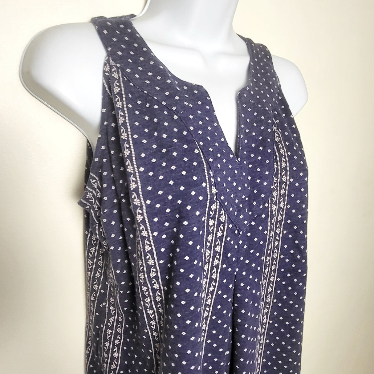 KHEN3 - Old Navy blue patterned sleeveless cotton maternity dress. Size small