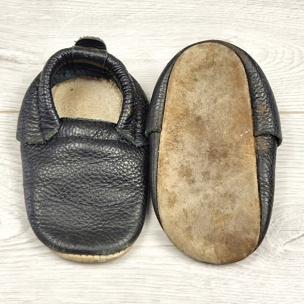 BMAC1 - Minimoc (now Heyfolks) black soft soled leather shoes. Size 4 (infant)