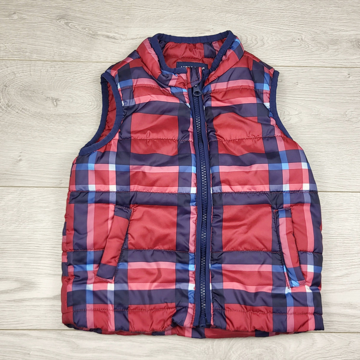 LUGE1 - Andy and Evan plaid insulated vest. Size 4T