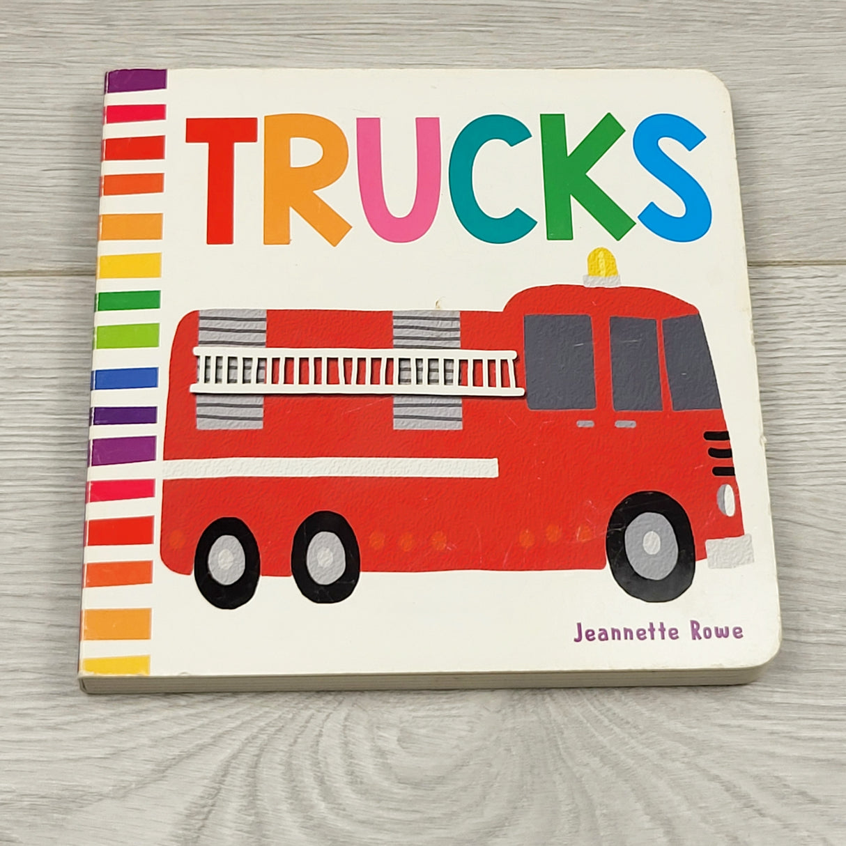 SPLT2 - Trucks. Board book