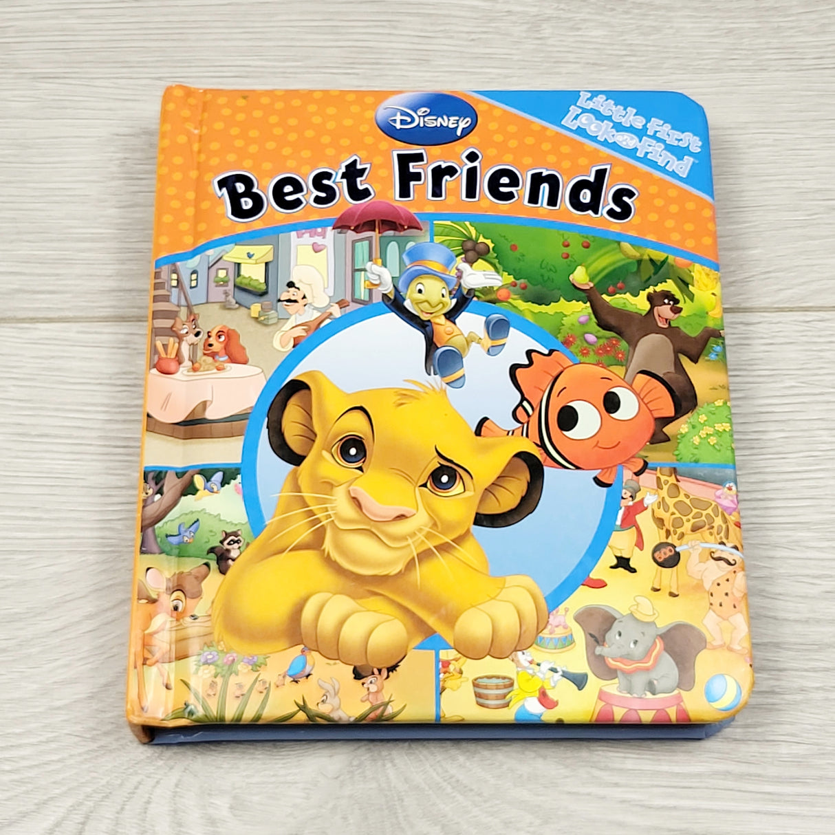 SPLT2 - Best Friends. Small look and find board book