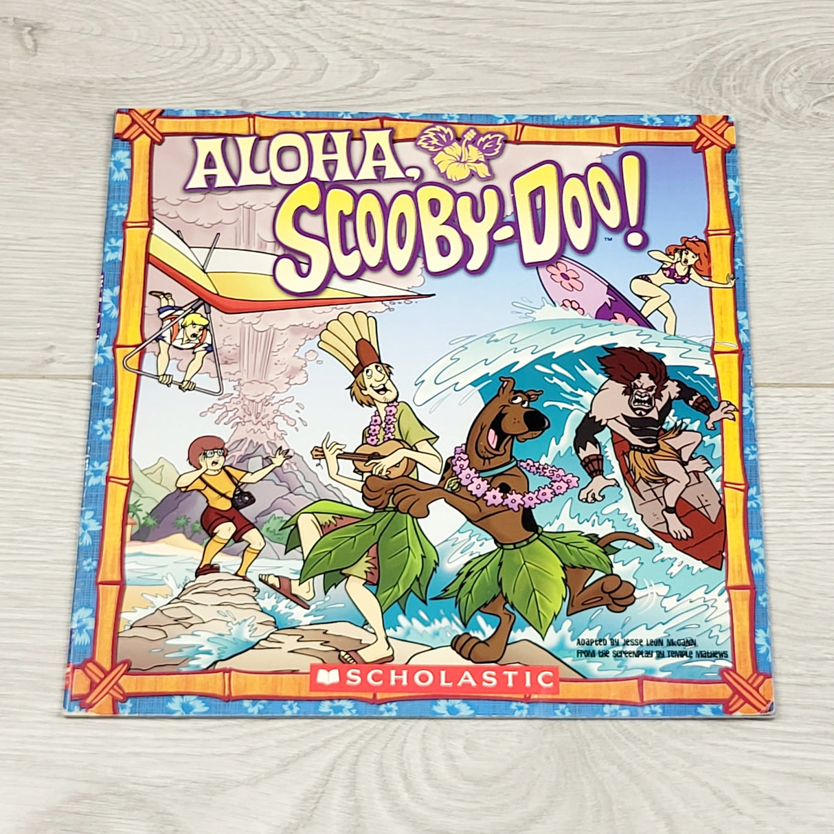 SPLT2 - Aloha Scooby-Doo. Soft cover book