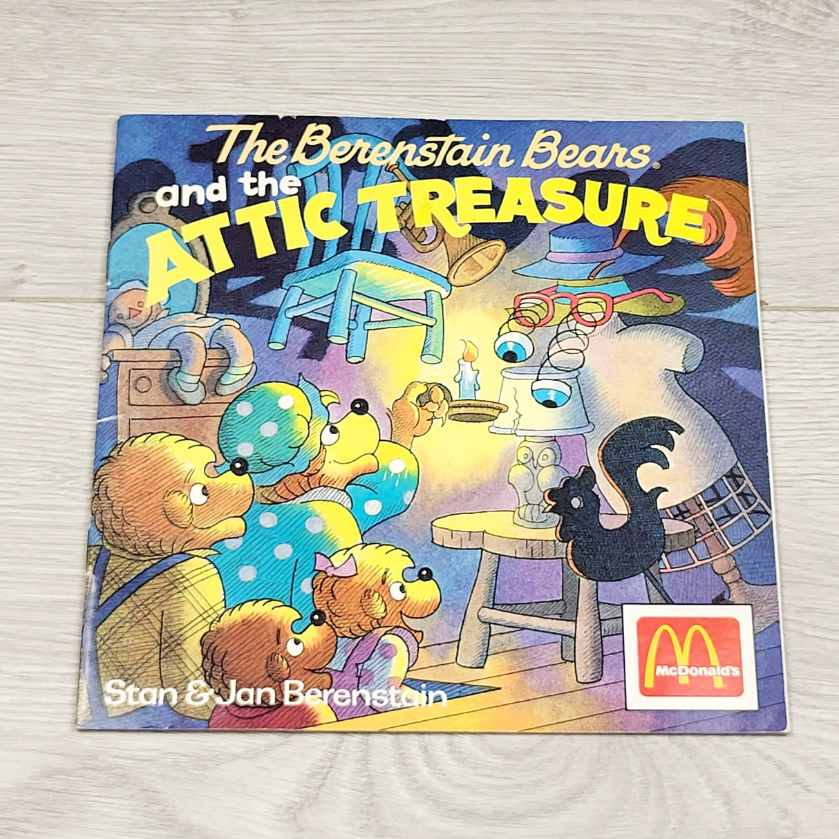 SPLT2 - Vintage 1990 Berenstain Bears Happy Meal book "Attic Treasure". Soft cover book