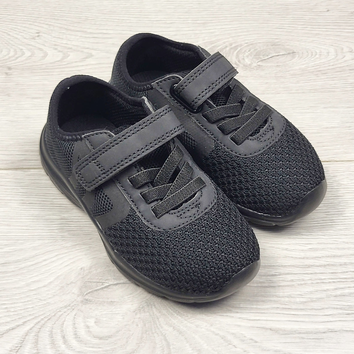 ADRT1 - Evinter black running shoes. Size 7