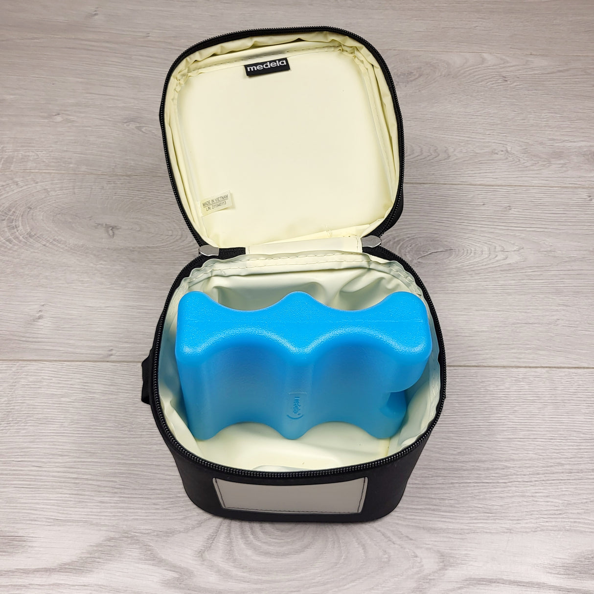 ADRT1 - Medela Breast Milk Storage Cooler bag. Local pick up or delivery only