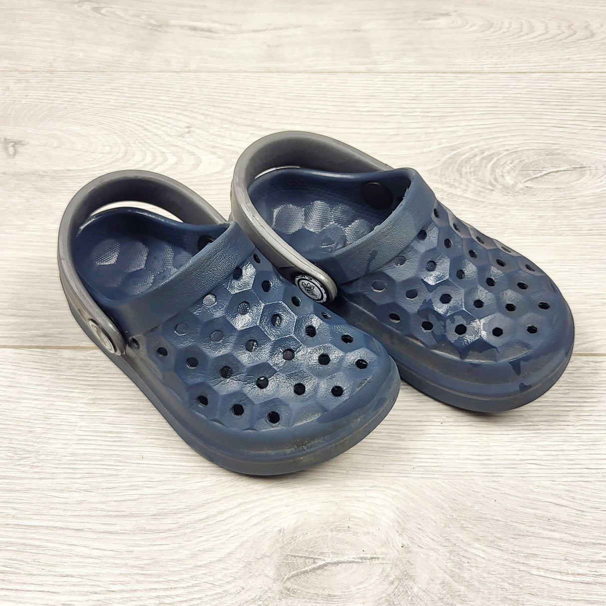 CCAM11 - Joybees navy Croc style shoes. Size 6/7