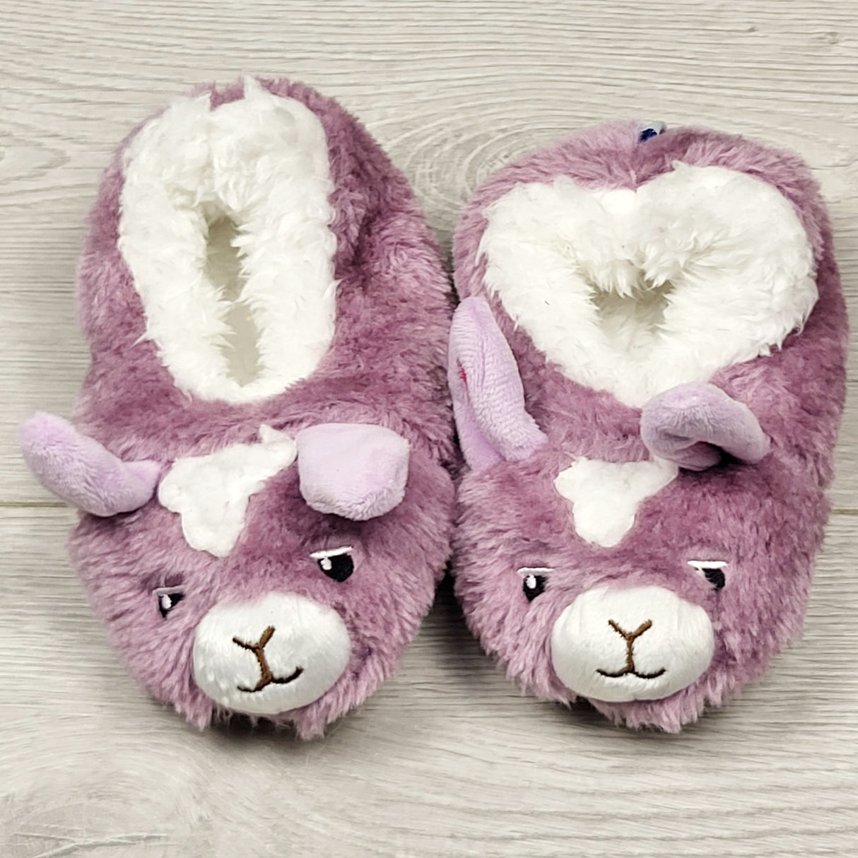 LUGE2 - Snoozies purple llama slippers. Size like a 7