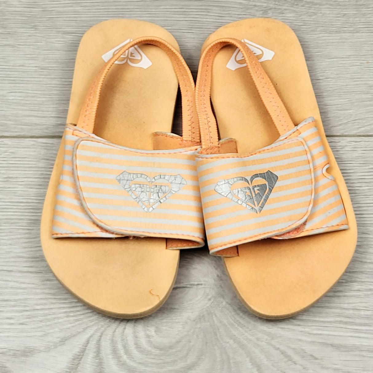 LUGE2 - Roxy orange flip flop sandals. Size like a 7