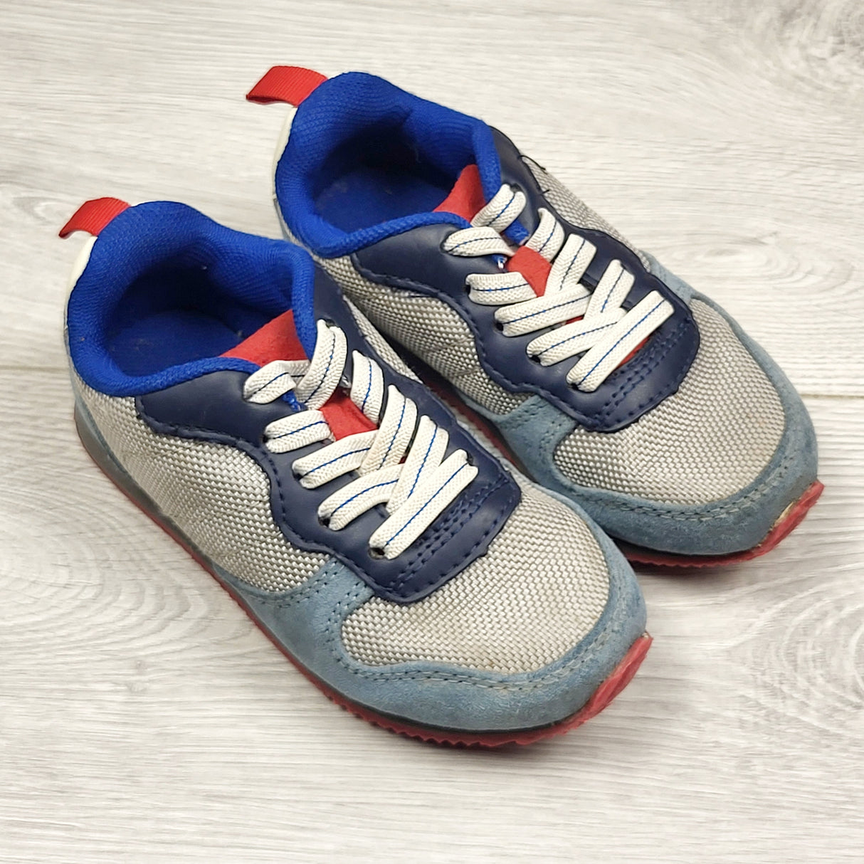 RGRN2  - Gap grey running shoes. Size 8